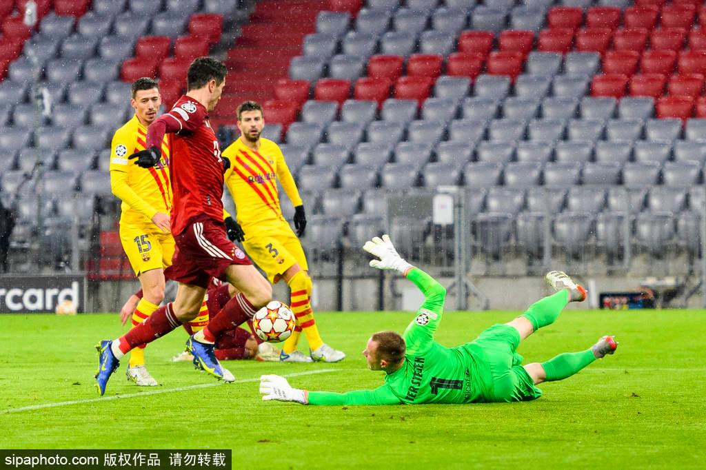 Lewandowski tịt ngòi và chấm dứt kỷ lục ghi bàn 10 trận liên tiếp tại Champions League Lewandowski tịt ngòi và chấm dứt kỷ lục ghi bàn 10 trận liên tiếp tại Champions League