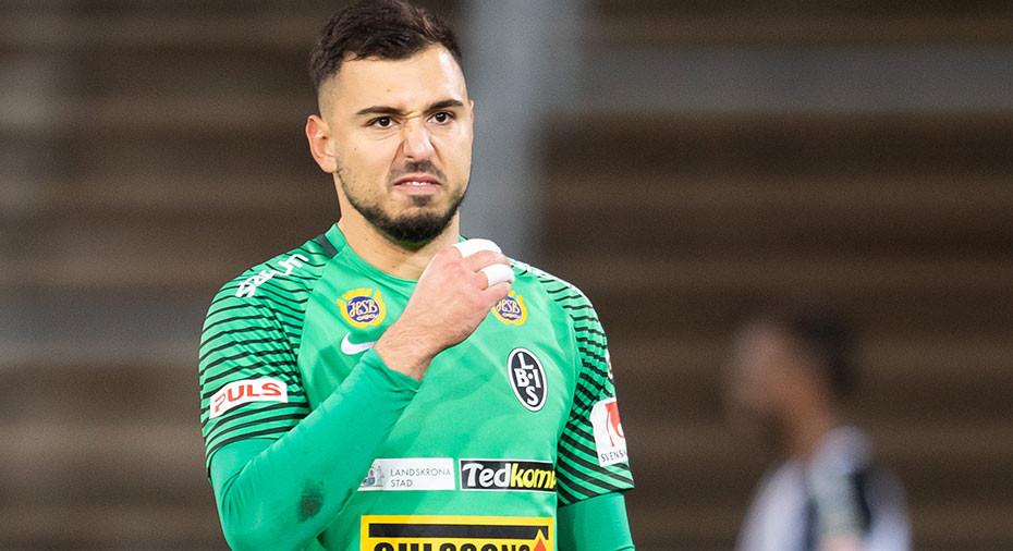 Amr Kaddoura đang chơi bóng tại Thụy Điển