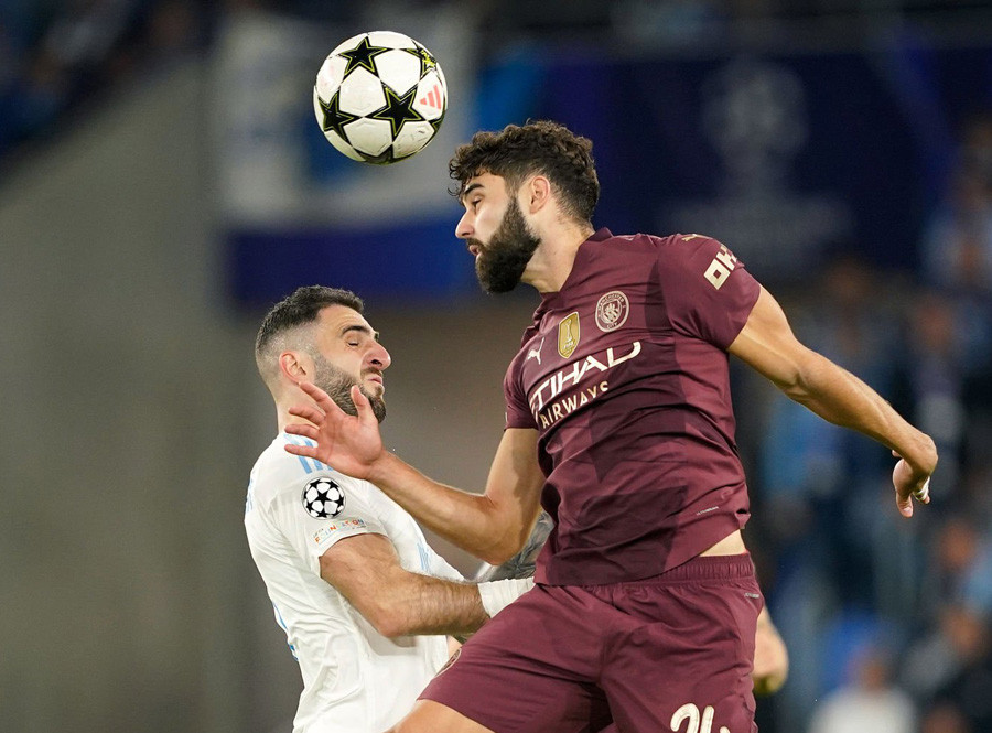 Man City áp đảo đối thủ cả trận