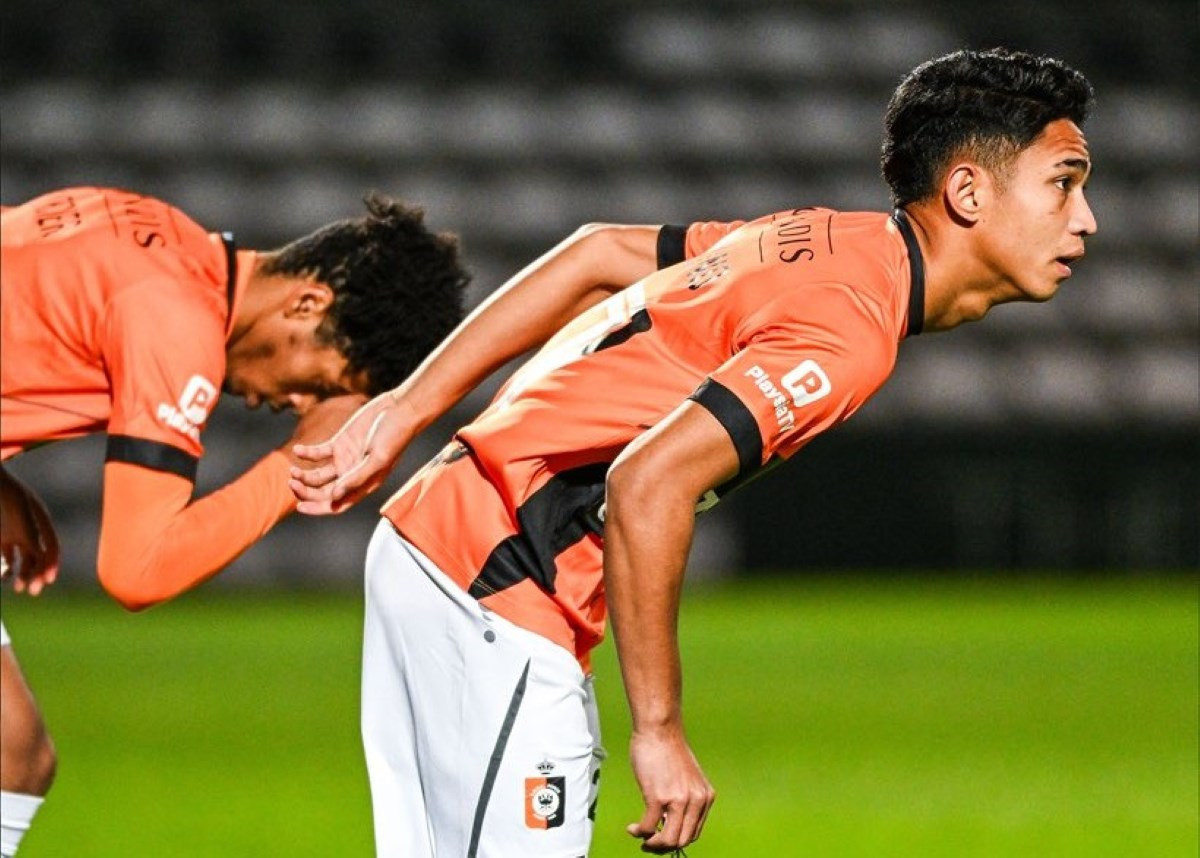 Ferdinan hầu như phải ngồi dự bị tại Deinze Ferdinan hầu như phải ngồi dự bị tại Deinze