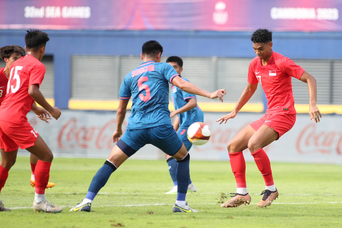 SEA Games 32: Thắng nhẹ U22 Singapore 3-1, U22 Thái Lan khẳng định sức mạnh ảnh 19 SEA Games 32: Thắng nhẹ U22 Singapore 3-1, U22 Thái Lan khẳng định sức mạnh ảnh 19