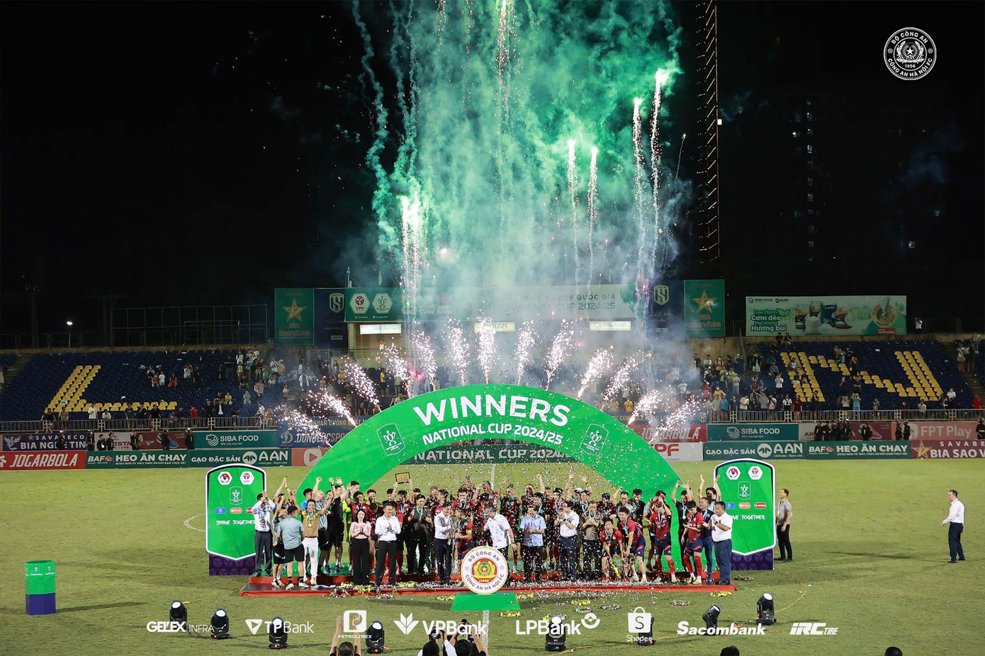 Mưa bàn thắng ở sân Vinh, CAHN đăng quang Cúp Quốc gia ảnh 20 Mưa bàn thắng ở sân Vinh, CAHN đăng quang Cúp Quốc gia ảnh 20