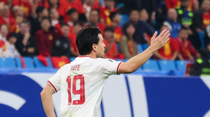 Thom Haye gỡ lại 1-2 cho Indonesia Thom Haye gỡ lại 1-2 cho Indonesia