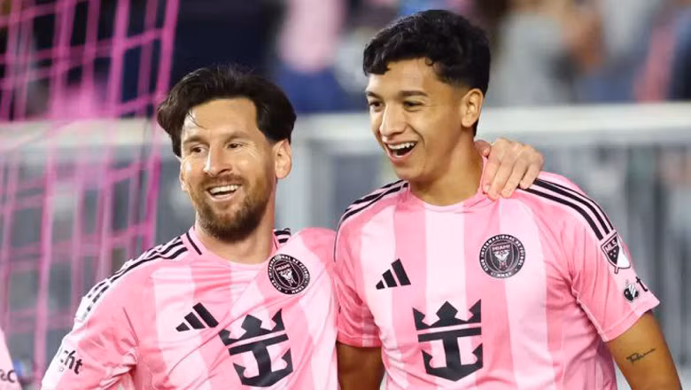 Messi kiến tạo cả 2 bàn cho đội nhà Messi kiến tạo cả 2 bàn cho đội nhà