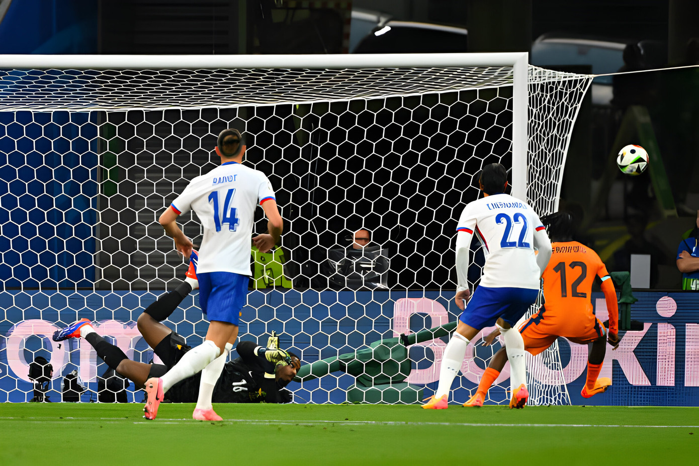 Một bàn thắng bị từ chối, vô số cơ hội bị bỏ lỡ, Pháp chia điểm với Hà Lan trận cầu không bàn thắng ảnh 14 Một bàn thắng bị từ chối, vô số cơ hội bị bỏ lỡ, Pháp chia điểm với Hà Lan trận cầu không bàn thắng ảnh 14