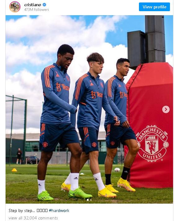Ronaldo và dòng "tút" trên trang cá nhân Ronaldo và dòng "tút" trên trang cá nhân