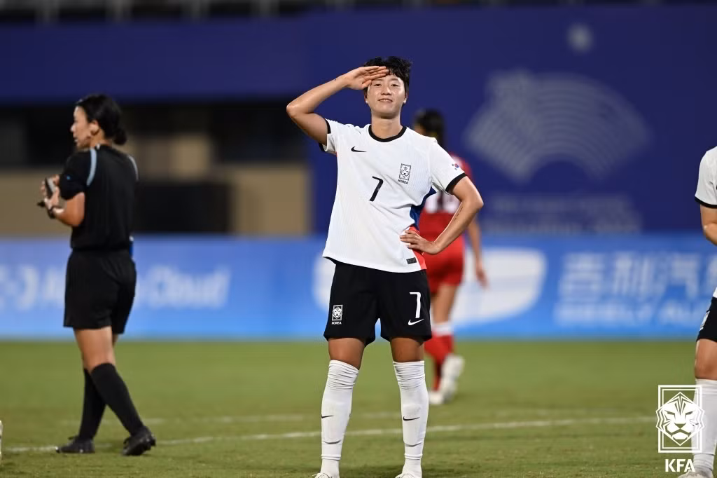Son Hwa-yeon hoàn tất cú hat-trick để giúp Hàn Quốc thắng đậm Son Hwa-yeon hoàn tất cú hat-trick để giúp Hàn Quốc thắng đậm
