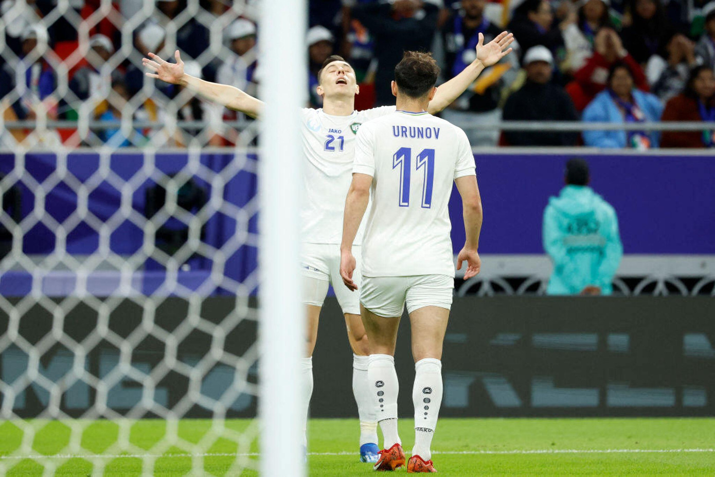 Hạ Ấn Độ 3-0, Uzbekistan mở toang cửa qua vòng bảng ảnh 14