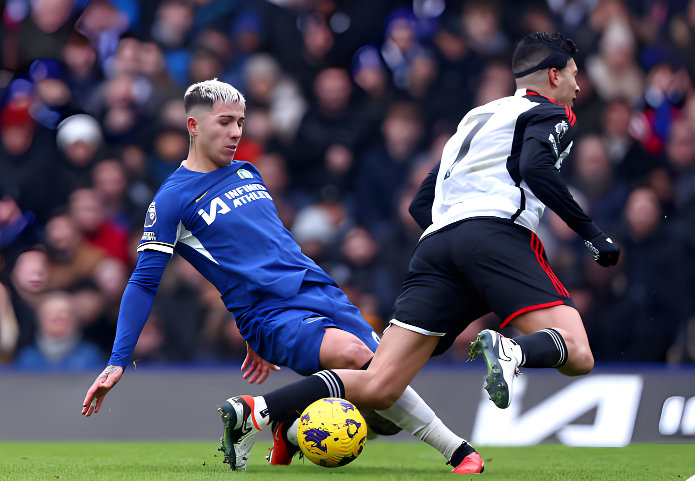 Chelsea thắng trận thứ 3 liên tiếp ở giải Ngoại hạng ảnh 12