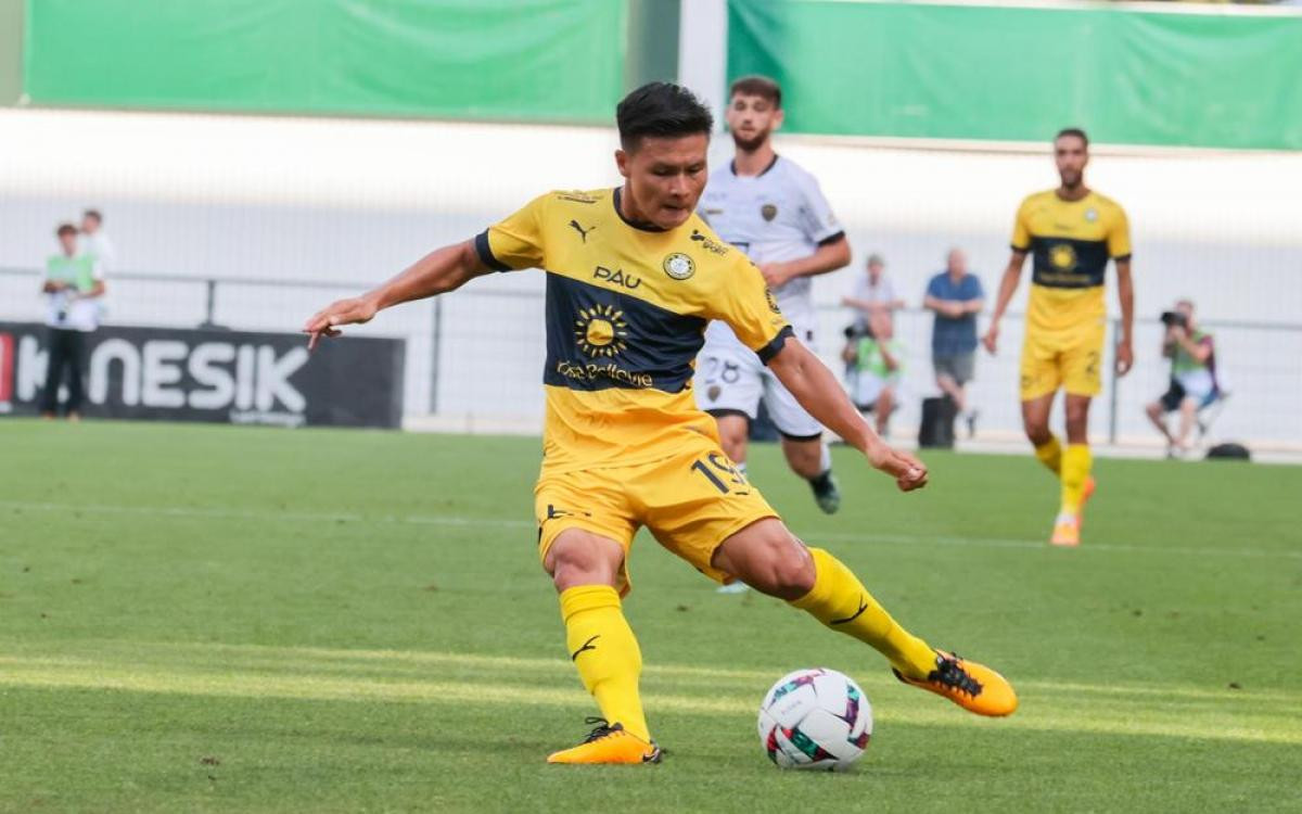 Khi vào sân Quang Hải cũng chủ yếu lo phòng ngự