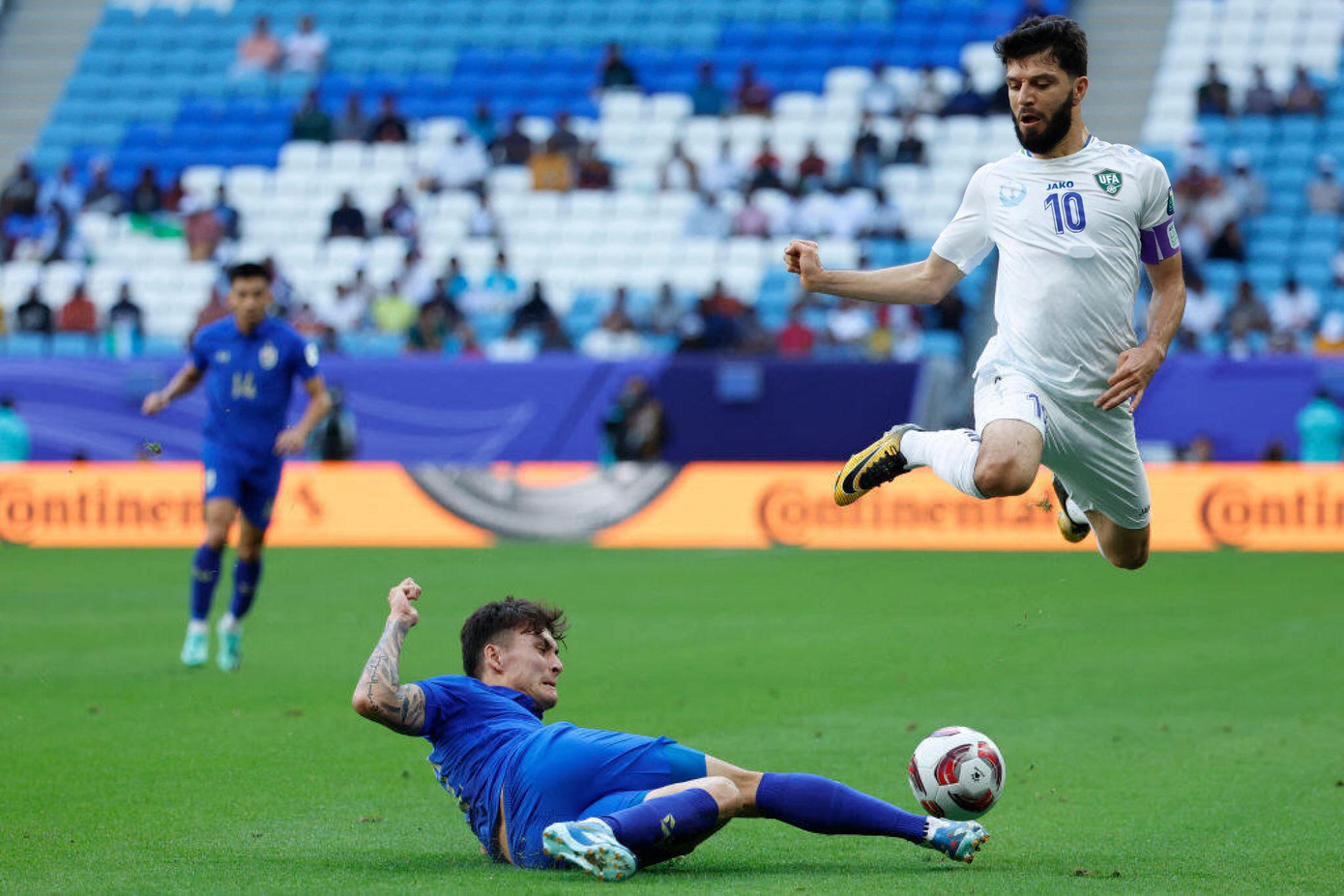Thái Lan chia tay Asian Cup sau trận thua 1-2 tiếc nuối trước Uzbekistan ảnh 9