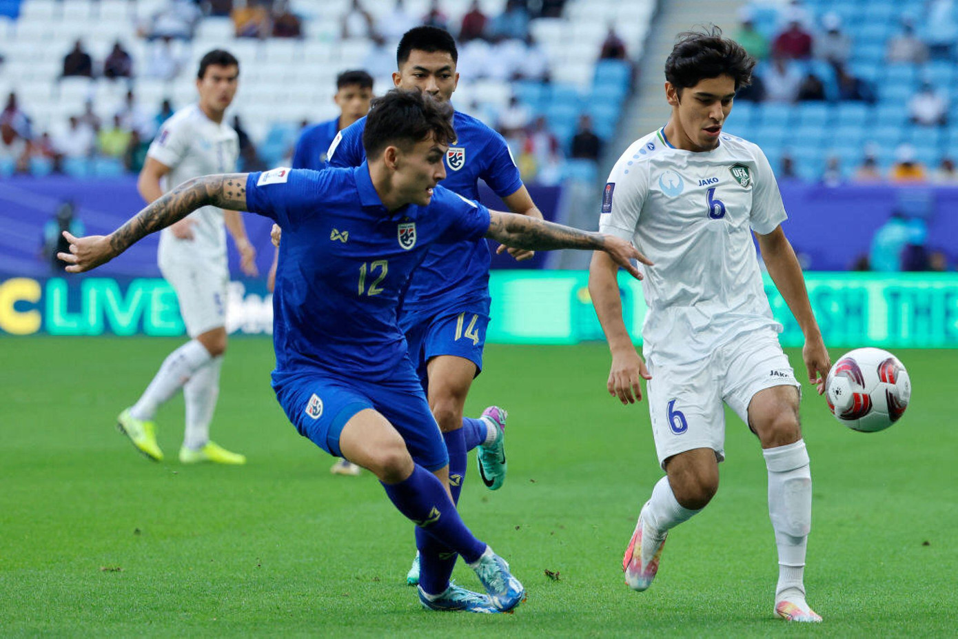 Thái Lan chia tay Asian Cup sau trận thua 1-2 tiếc nuối trước Uzbekistan ảnh 7