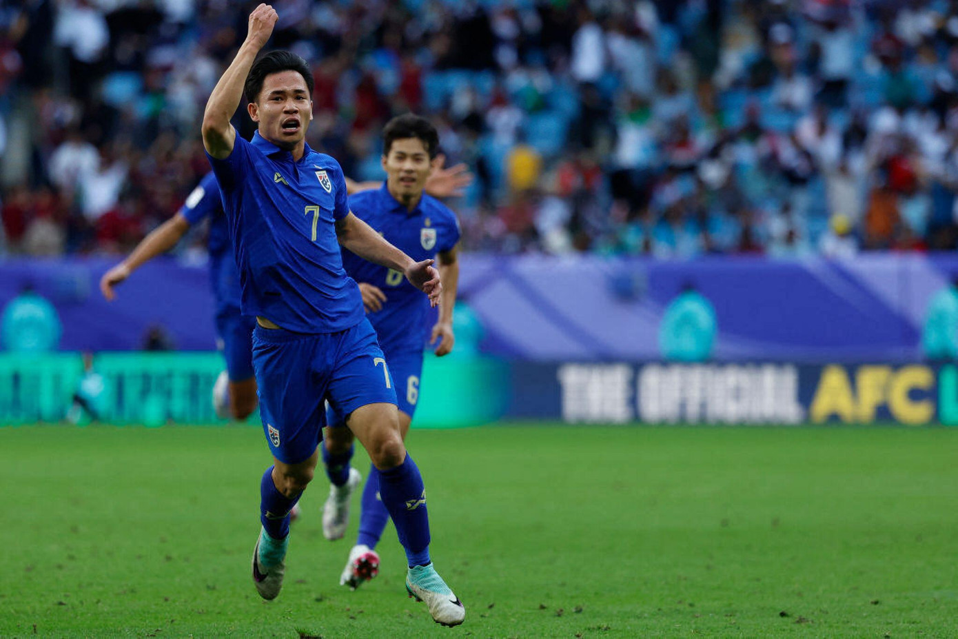 Thái Lan chia tay Asian Cup sau trận thua 1-2 tiếc nuối trước Uzbekistan ảnh 19