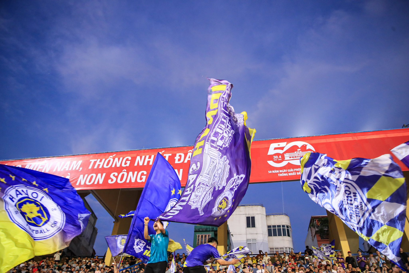 Nam Định gieo sầu cho Hà Nội, bứt phá trong cuộc đua vô địch ảnh 28