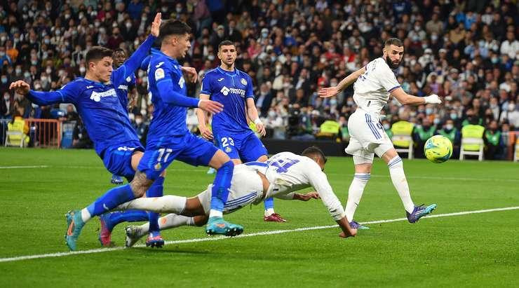 Pha bay người đánh đầu ghi bàn mở tỷ số của Casemiro Pha bay người đánh đầu ghi bàn mở tỷ số của Casemiro