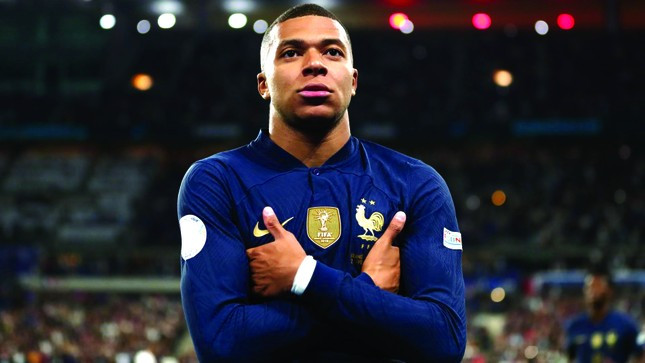 Mbappe là chân sút số 1 của ĐT Pháp, là tiền đạo được săn đón gắt gao nhất châu Âu Mbappe là chân sút số 1 của ĐT Pháp, là tiền đạo được săn đón gắt gao nhất châu Âu