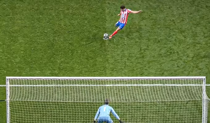 VAR xác định Alvarez đã chạm bóng lần 2