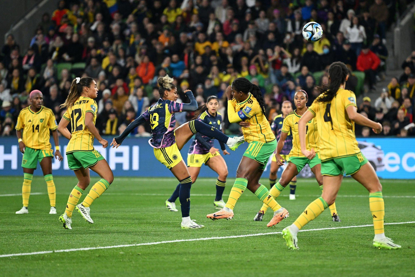 Colombia vào tứ kết sau chiến thắng trước Jamaica ảnh 13