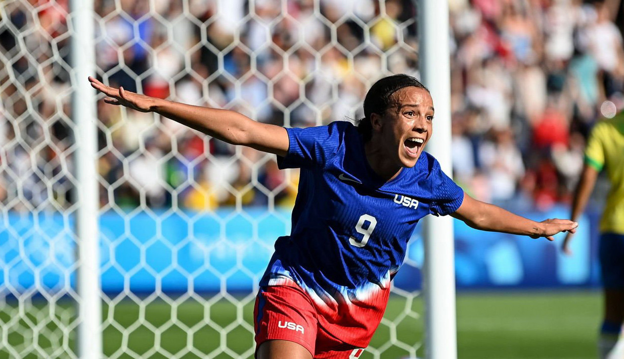 Tuyển nữ Mỹ lập kỷ lục lần thứ 5 giành HCV bóng đá nữ Olympic sau chiến thắng 1-0 trước nữ Brazil ảnh 8