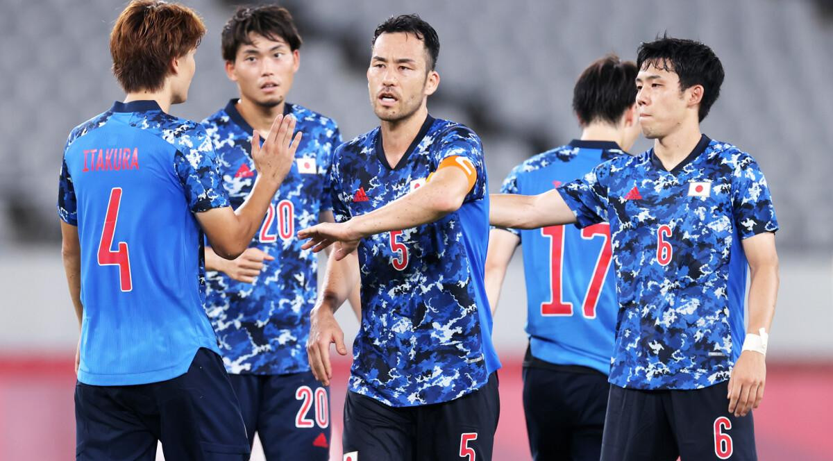 Yoshida (5) sẽ được trở về CLB còn các đồng đội đang thi đấu trong nước sẽ phải cách ly