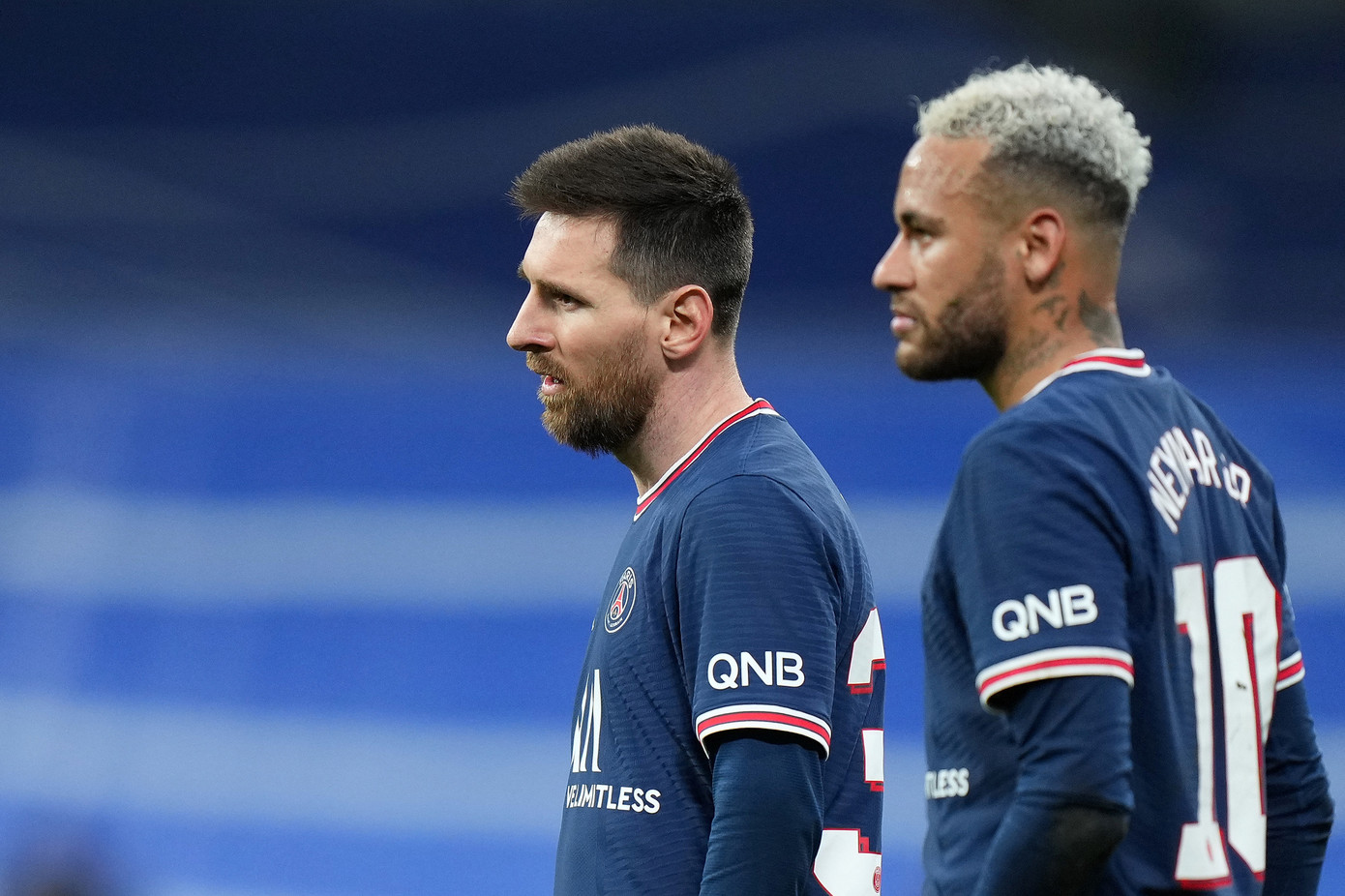 Messi và Neymar từng bị CĐV PSG công kích Messi và Neymar từng bị CĐV PSG công kích