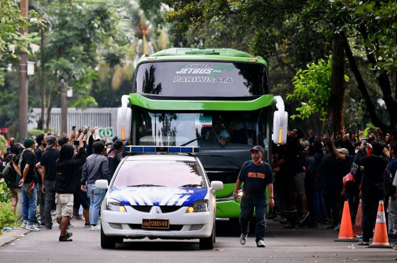 Các CĐV Indonesia tấn công xe bus chở tuyển Thái Lan