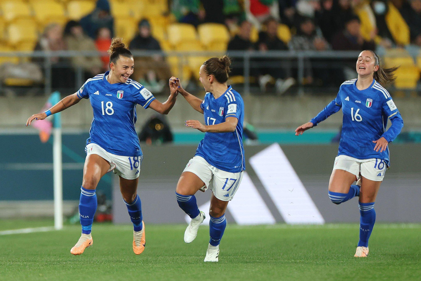 Đánh bại Italia, Nam Phi giành vé vào vòng 1/8 World Cup 2023 ảnh 8 Đánh bại Italia, Nam Phi giành vé vào vòng 1/8 World Cup 2023 ảnh 8