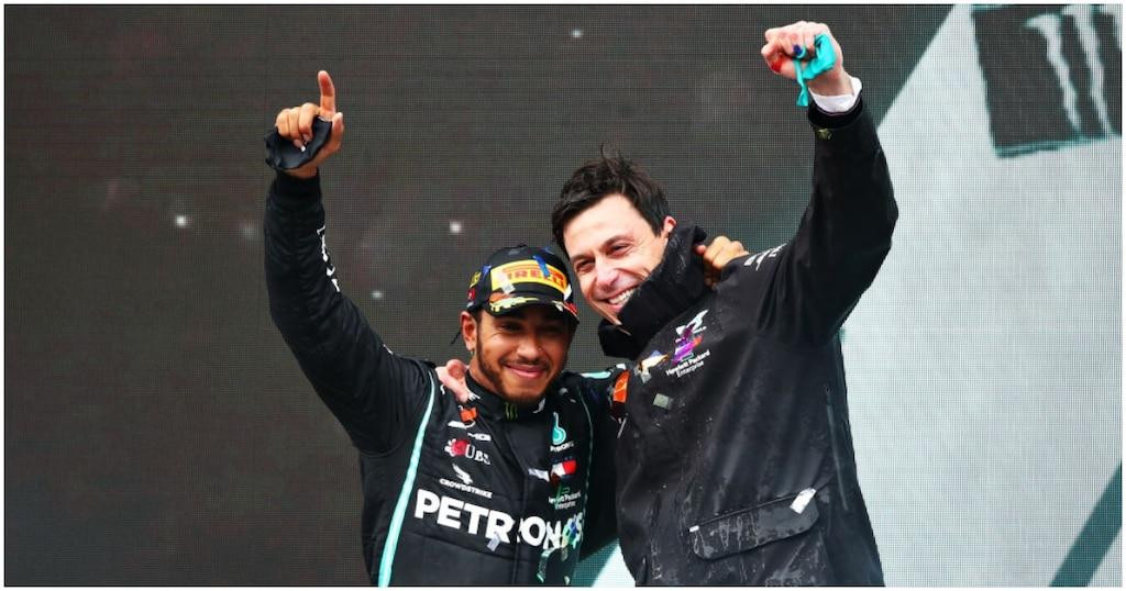 Ông Toto Wolff và tay đua Lewis Halminton của đội Mercedes