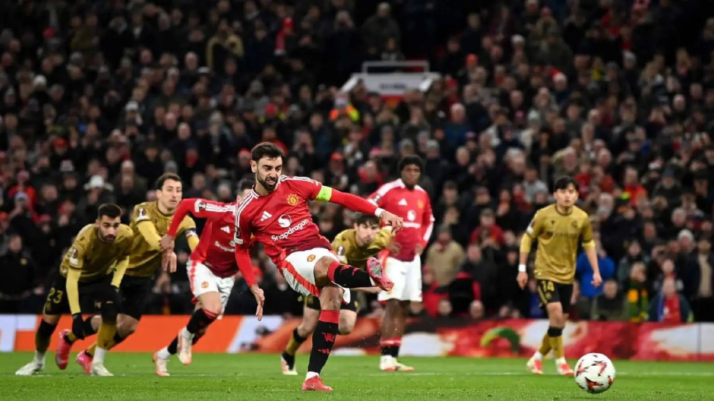 Bruno sút penalty thành công giúp MU gỡ hòa Bruno sút penalty thành công giúp MU gỡ hòa