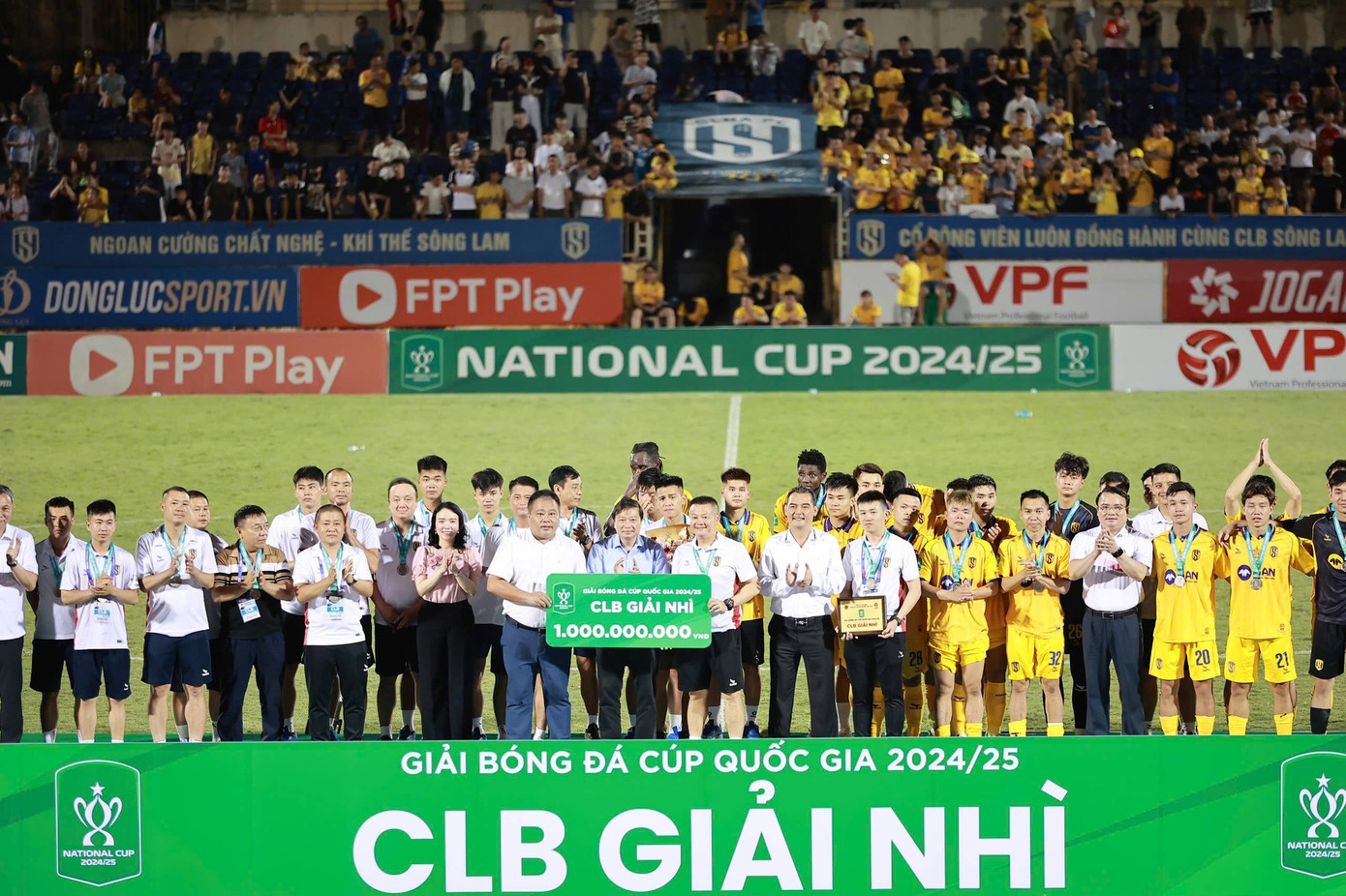 Mưa bàn thắng ở sân Vinh, CAHN đăng quang Cúp Quốc gia ảnh 17 Mưa bàn thắng ở sân Vinh, CAHN đăng quang Cúp Quốc gia ảnh 17