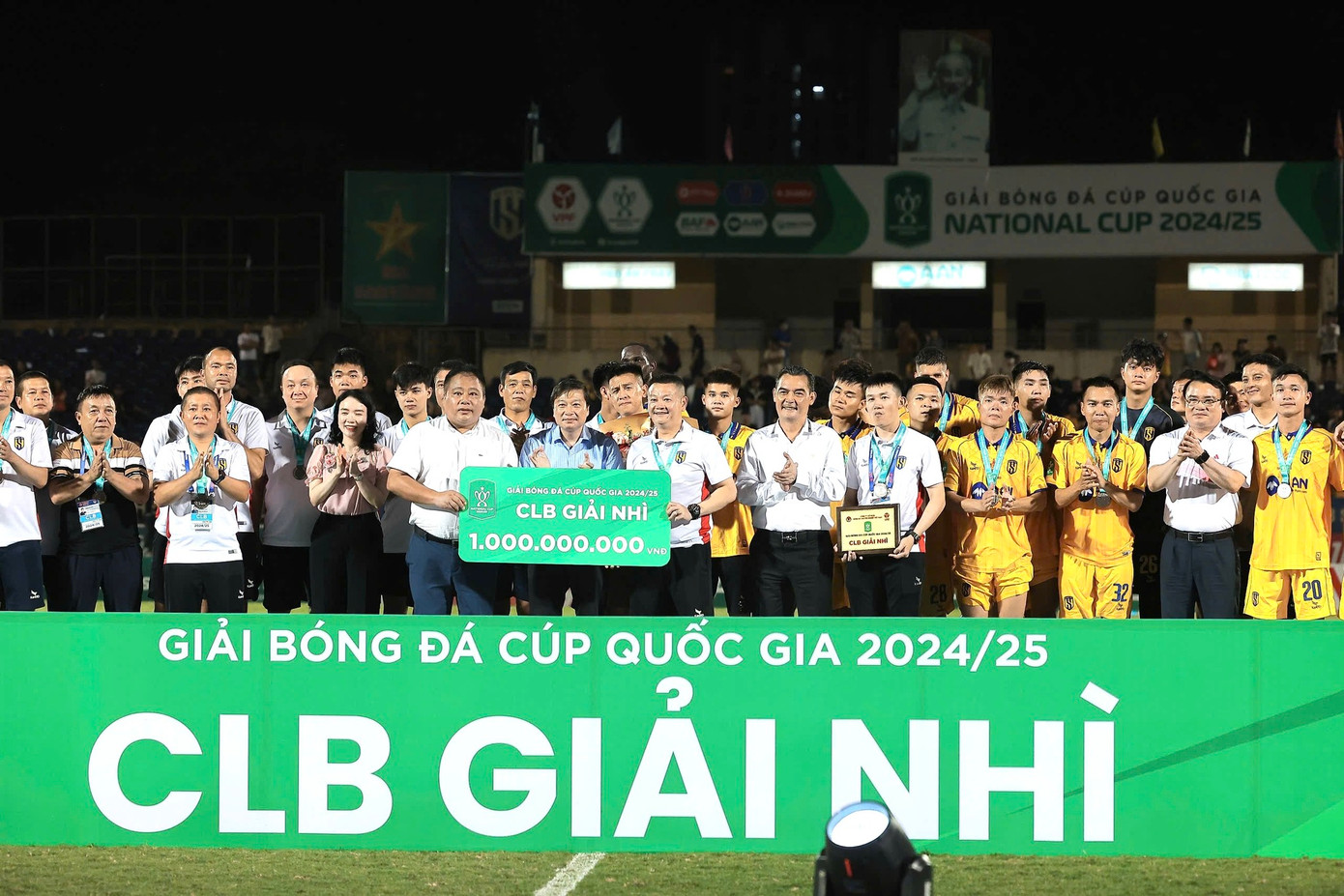 Mưa bàn thắng ở sân Vinh, CAHN đăng quang Cúp Quốc gia ảnh 19 Mưa bàn thắng ở sân Vinh, CAHN đăng quang Cúp Quốc gia ảnh 19