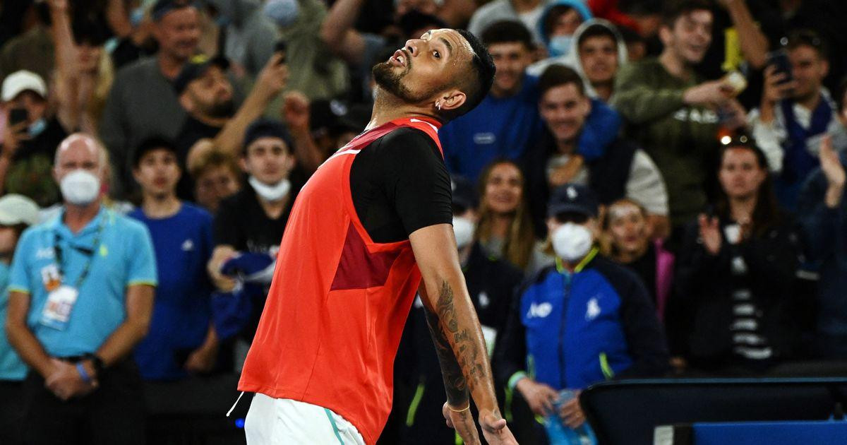 Kyrgios bắt chước động tác ăn mừng của Ronaldo Kyrgios bắt chước động tác ăn mừng của Ronaldo