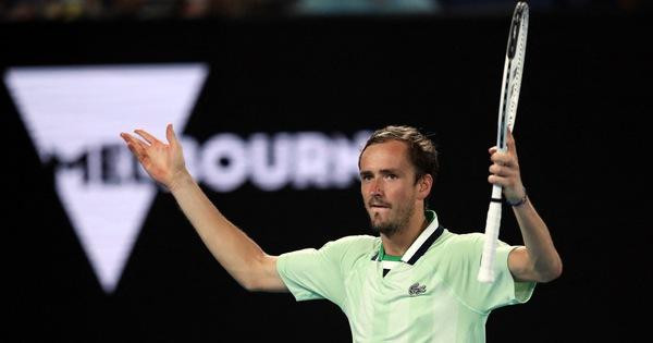 Medvedev sẽ phải nộp 12.000 USD Medvedev sẽ phải nộp 12.000 USD