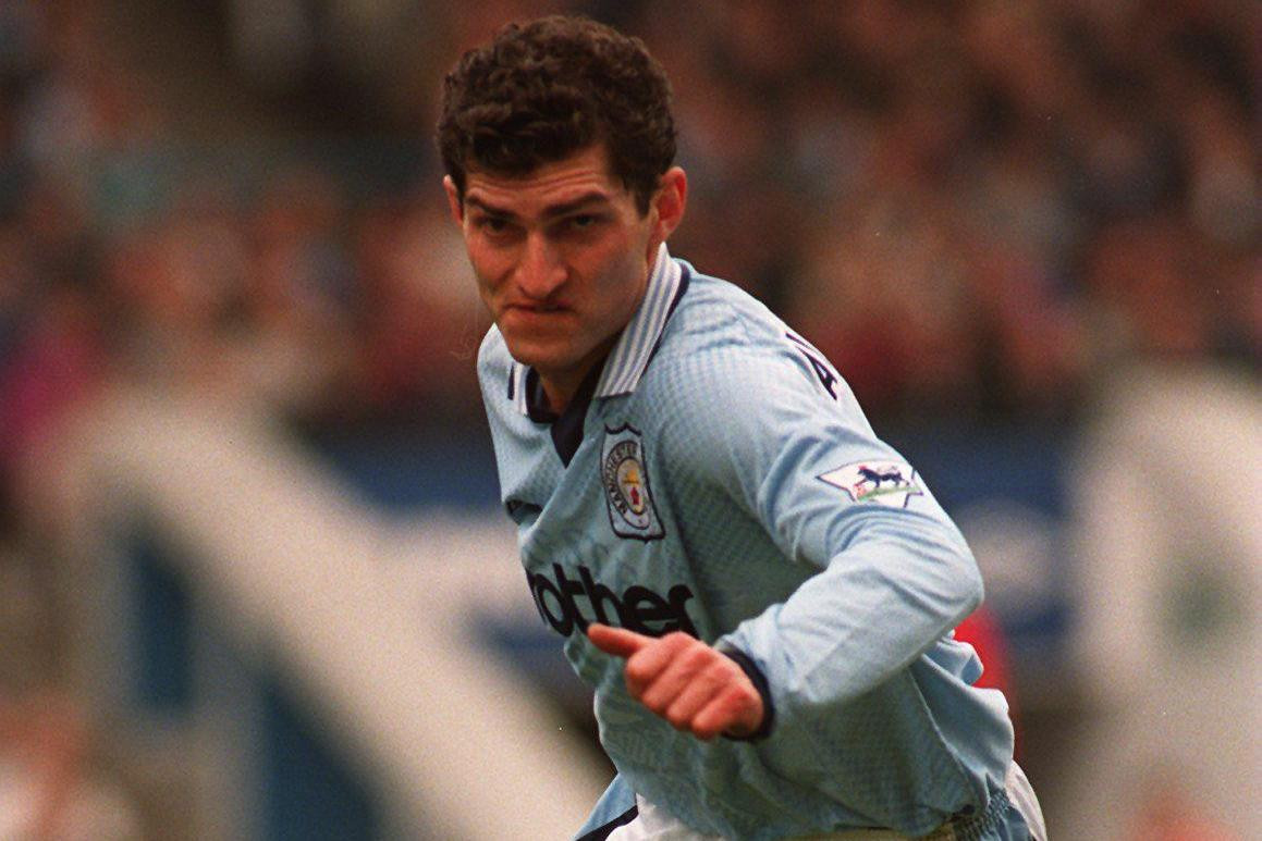 Mikheil Kavelashvili từng có 2 năm khoác áo Man City Mikheil Kavelashvili từng có 2 năm khoác áo Man City