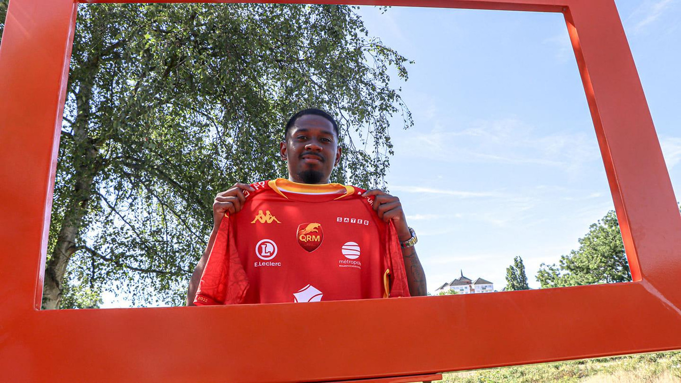 Quang Vinh trong vừa ký hợp đồng với Quevilly Rouen Quang Vinh trong vừa ký hợp đồng với Quevilly Rouen