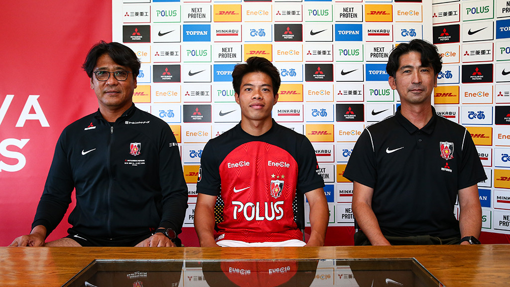 Ekanit được Urawa Reds bù đắp bằng bản hợp đồng mới