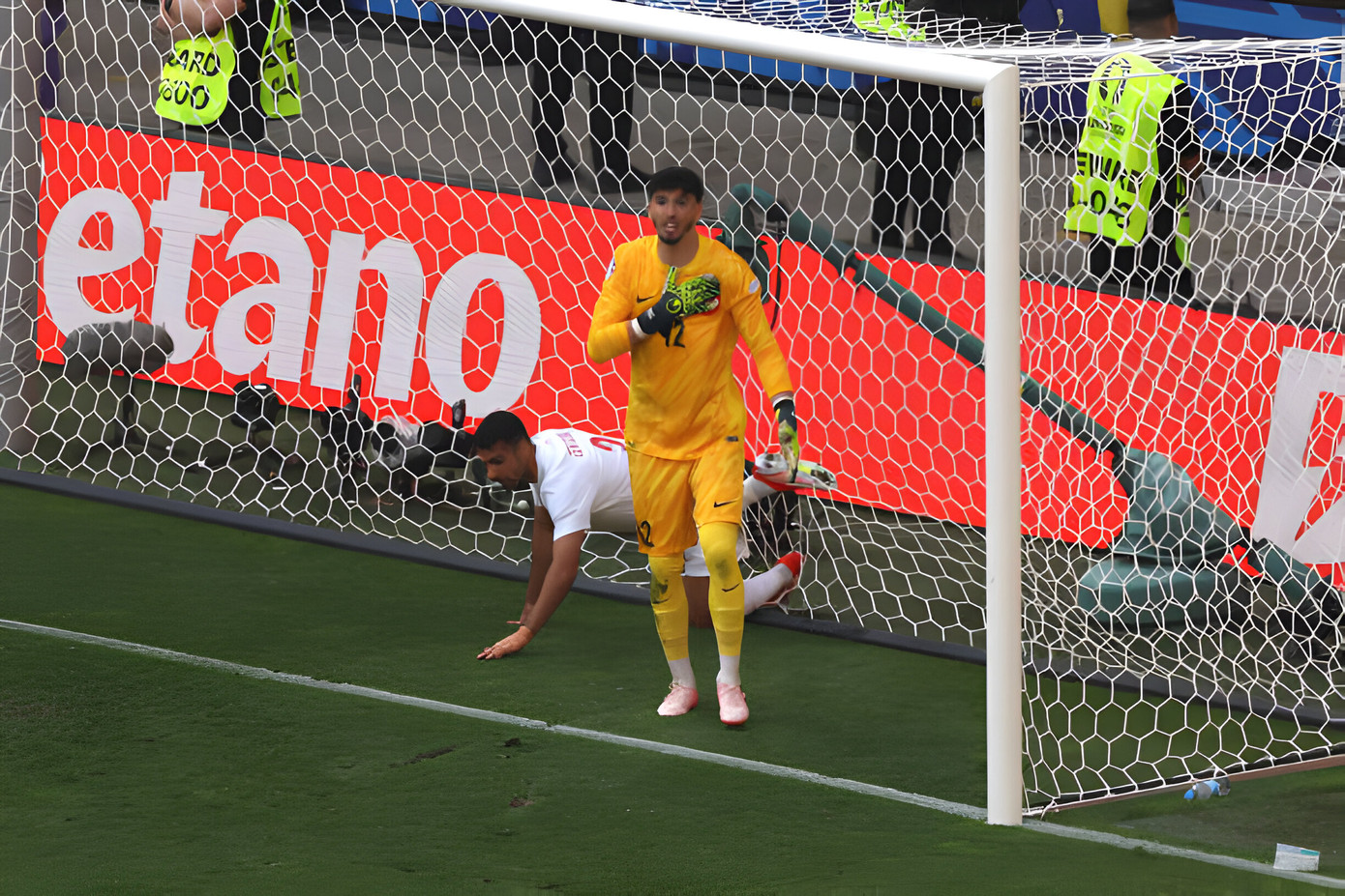 Thắng dễ Thổ Nhĩ Kỳ, Ronaldo và đồng đội lấy vé sớm vào vòng knock-out Euro 2024 ảnh 13 Thắng dễ Thổ Nhĩ Kỳ, Ronaldo và đồng đội lấy vé sớm vào vòng knock-out Euro 2024 ảnh 13