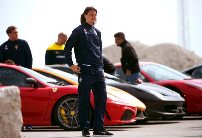 Ibra yêu thích xe Ferrari từ rất lâu Ibra yêu thích xe Ferrari từ rất lâu