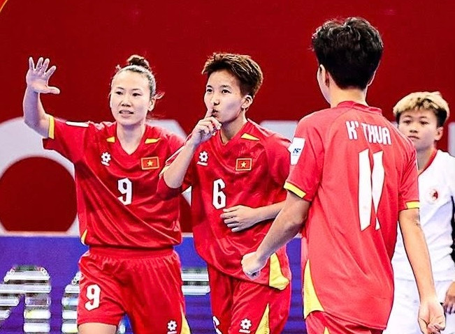 Việt Nam dẫn trước dễ dàng nhưng cũng thủng lưới dễ dàng