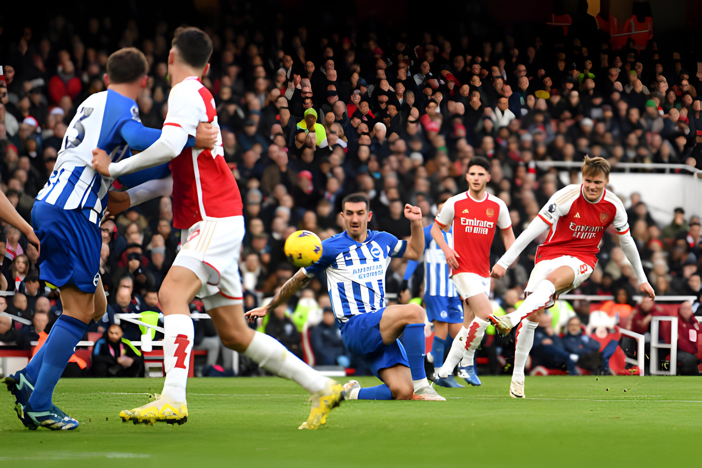 Jesus, Harvert lập công, Arsenal tạm vươn lên dẫn đầu ảnh 7