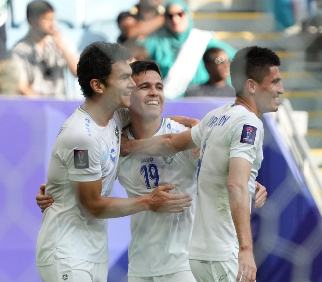 Thái Lan chia tay Asian Cup sau trận thua 1-2 tiếc nuối trước Uzbekistan ảnh 21