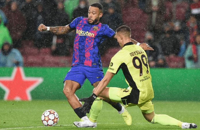 Depay có một trận đấu mờ nhạt