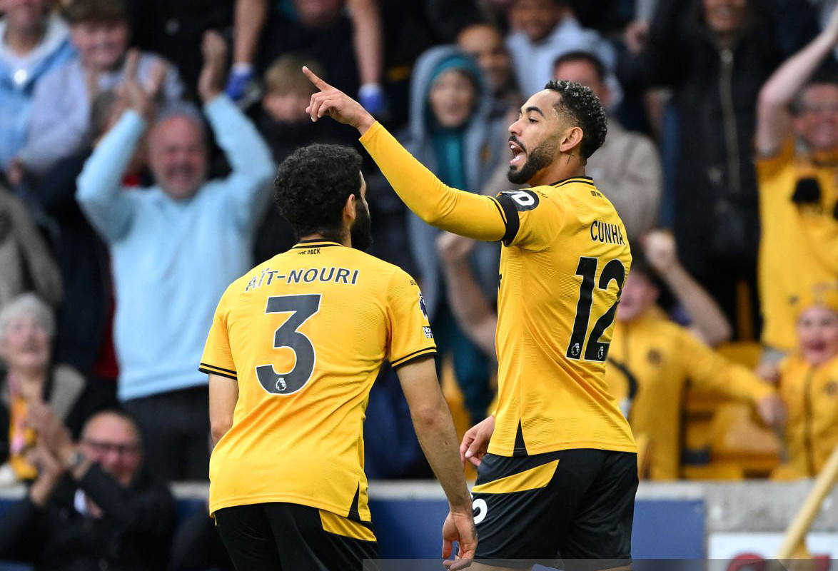 Wolves công không tệ nhưng thủ quá sơ hở khiến họ đang đứng ở nhóm nguy hiểm Wolves công không tệ nhưng thủ quá sơ hở khiến họ đang đứng ở nhóm nguy hiểm