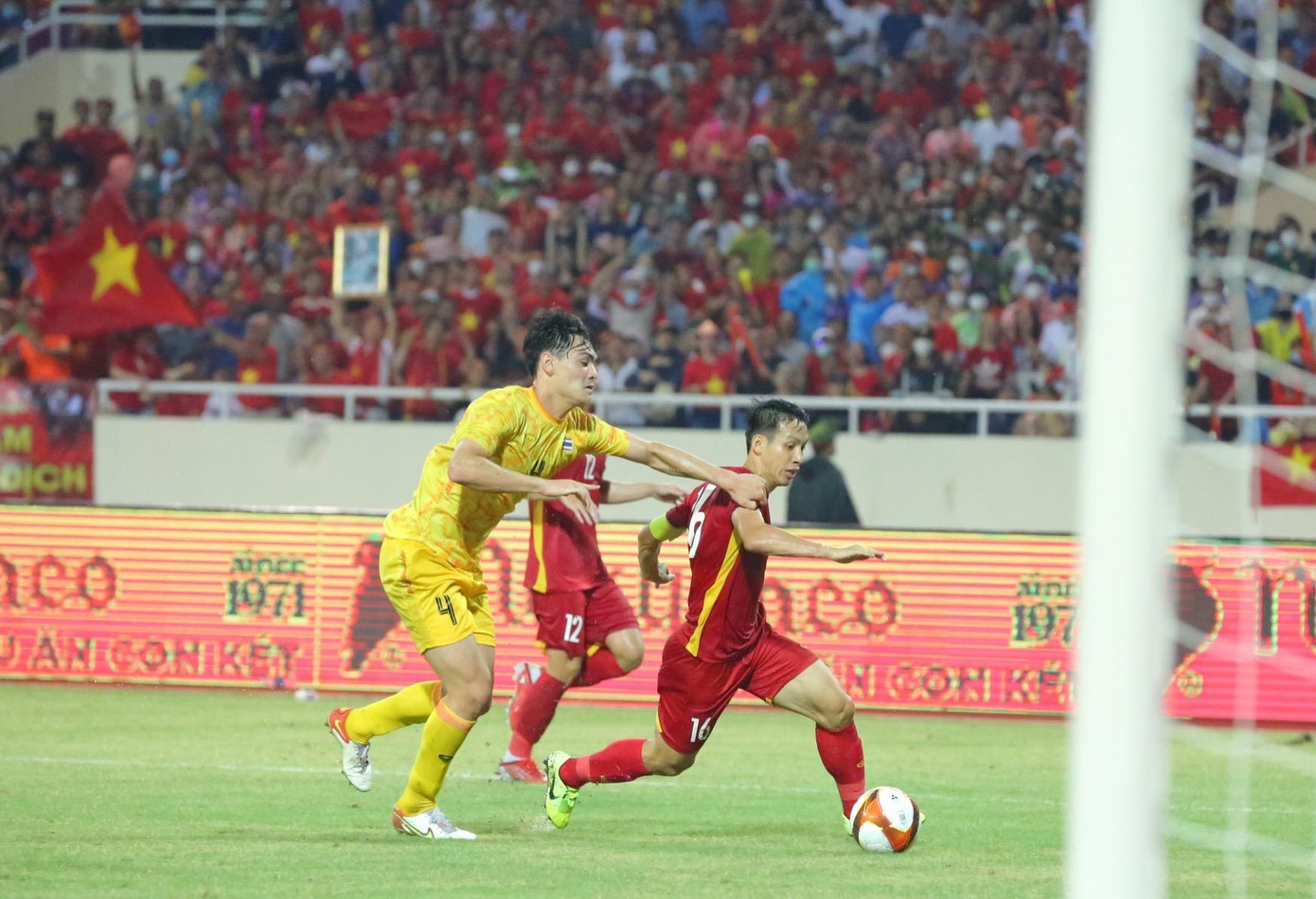 Hùng Dũng trong pha thoát truy cản từ Khemdee