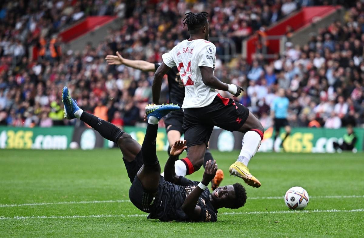 Saka và đồng đội trải qua trận thứ 2 mất điểm từ đầu mùa