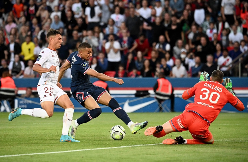 Mbappe và đồng đội thường xuyên bắt nạt Metz Mbappe và đồng đội thường xuyên bắt nạt Metz