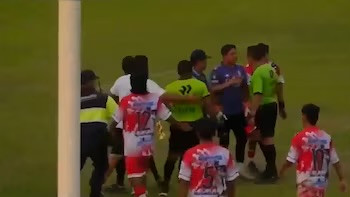 Trọng tài Alegre dừng trận đấu ngay sau sự cố Trọng tài Alegre dừng trận đấu ngay sau sự cố