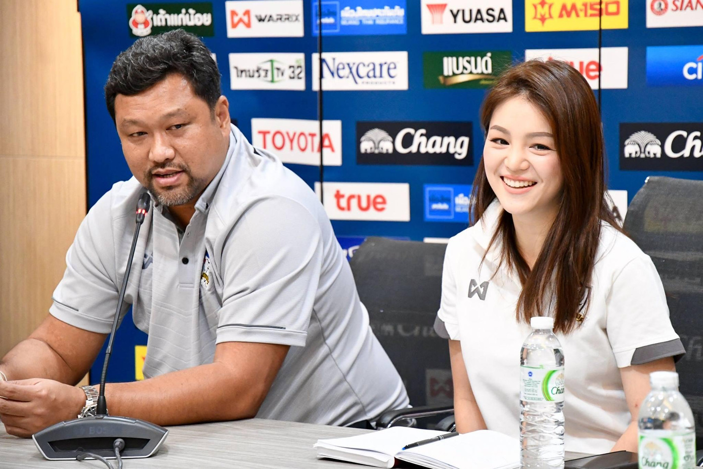 "Madam” Deere đồng hành cùng HLV Woorawoot tại SEA Games 2017