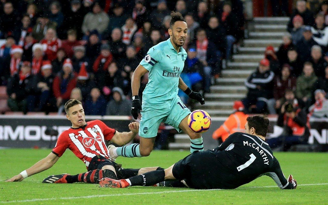 Southampton luôn phải nằm "chiếu dưới" mỗi khi gặp Arsenal Southampton luôn phải nằm "chiếu dưới" mỗi khi gặp Arsenal