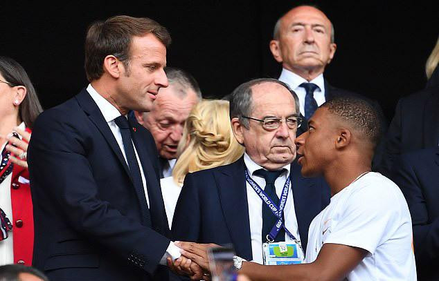 Tổng thống Macron và Mbappe Tổng thống Macron và Mbappe